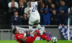 关于荷兰国家队大胜拉脱维亚，锁定欧洲杯资格的信息