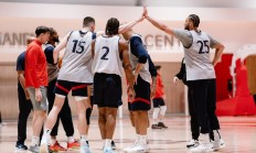 米兰体育官网入口-掘金队全力备战，助教带领球队积极备战的简单介绍