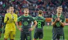 关于狼堡客场失利，德甲排名下滑情况严峻的信息