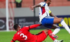 米兰体育中国官网-纷纷纷的对决，极端紧张的比赛现场引人注目的简单介绍