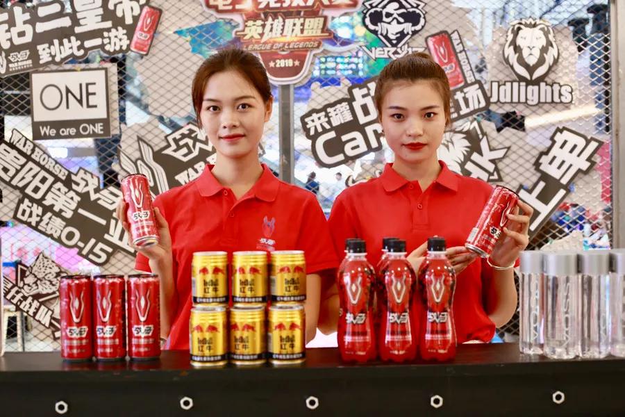 包含关键比赛中，战马战队从落后到翻盘，赢下信心之战的词条