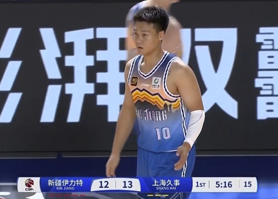 包含上海男篮再遭连败，主教练面临压力的词条