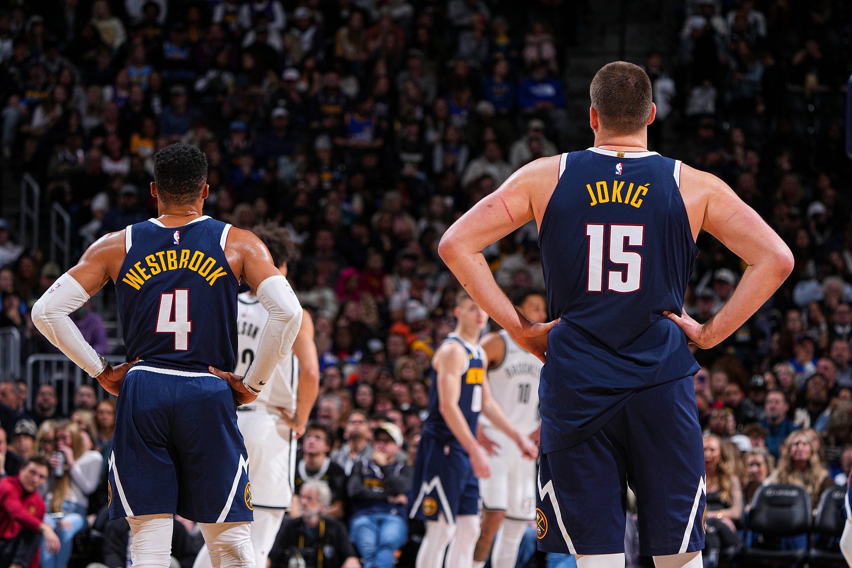 篮网擒魔术，继续领跑东部