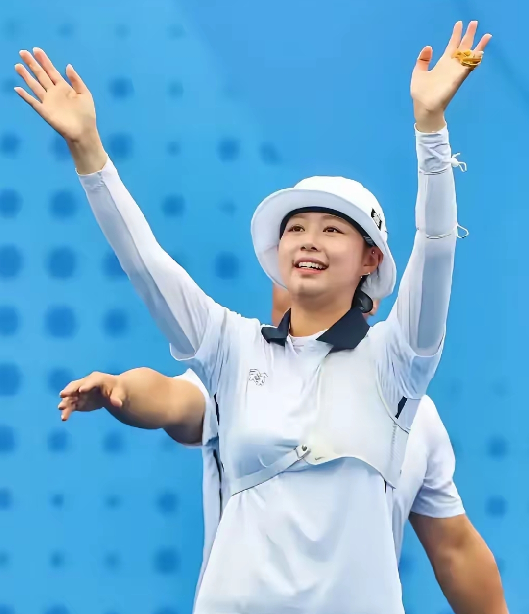 韩国女子射箭选手突围决赛,望夺金 韩国女子射箭选手突围决赛,望夺金