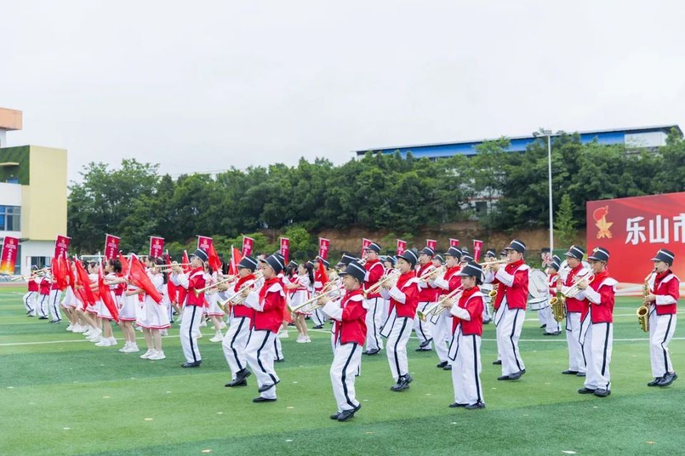 象牙海岸队在比赛中勇夺胜利,挺进决赛 象牙海岸队在比赛中勇夺胜利,挺进决赛