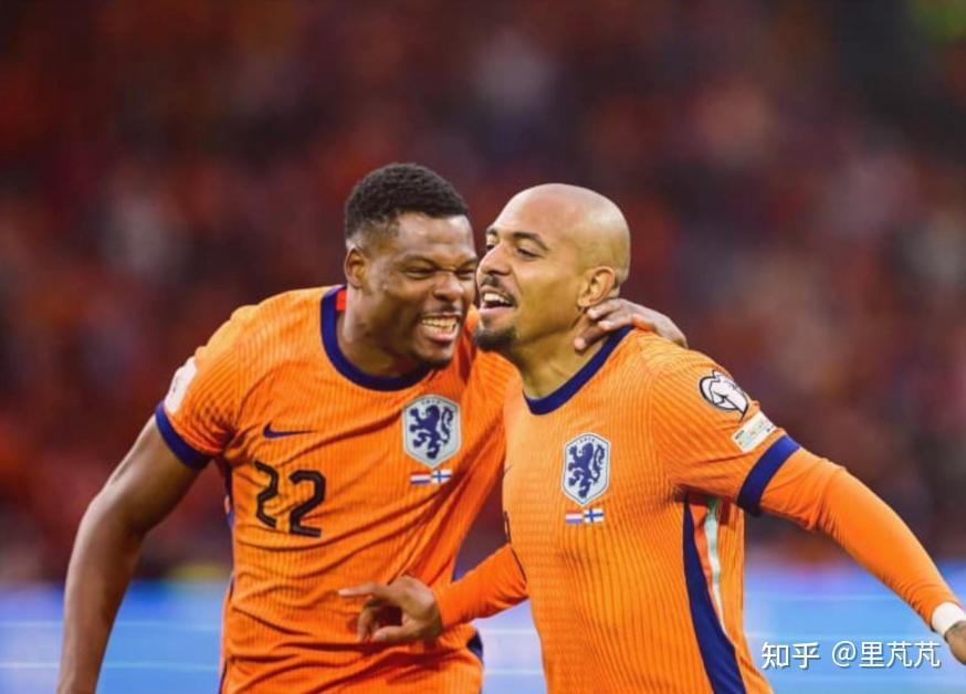 包含荷兰客场击败德佩建功北爱尔兰主场告捷的词条