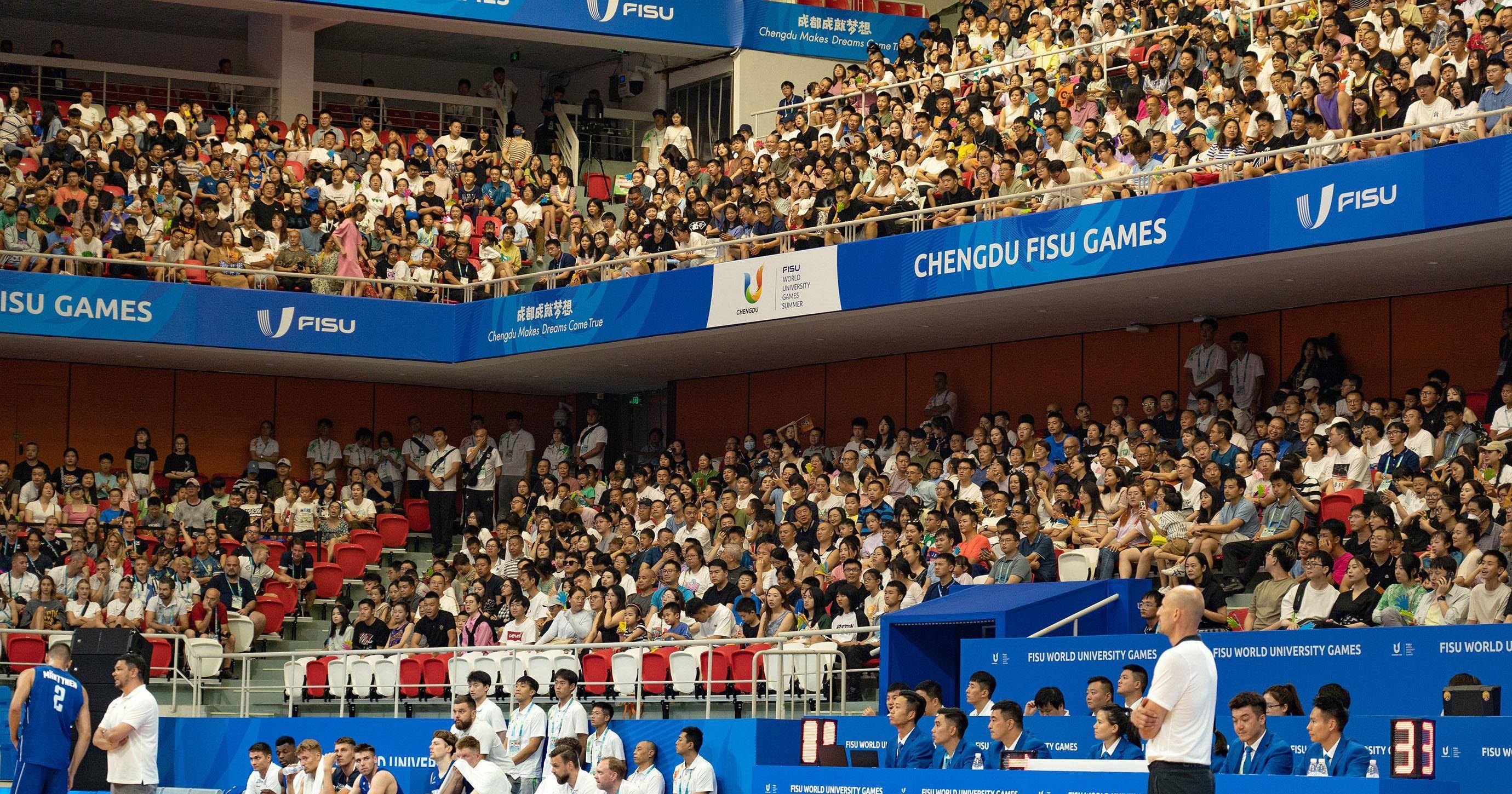 精彩比赛引爆全场气氛，现场观众热情高涨的简单介绍