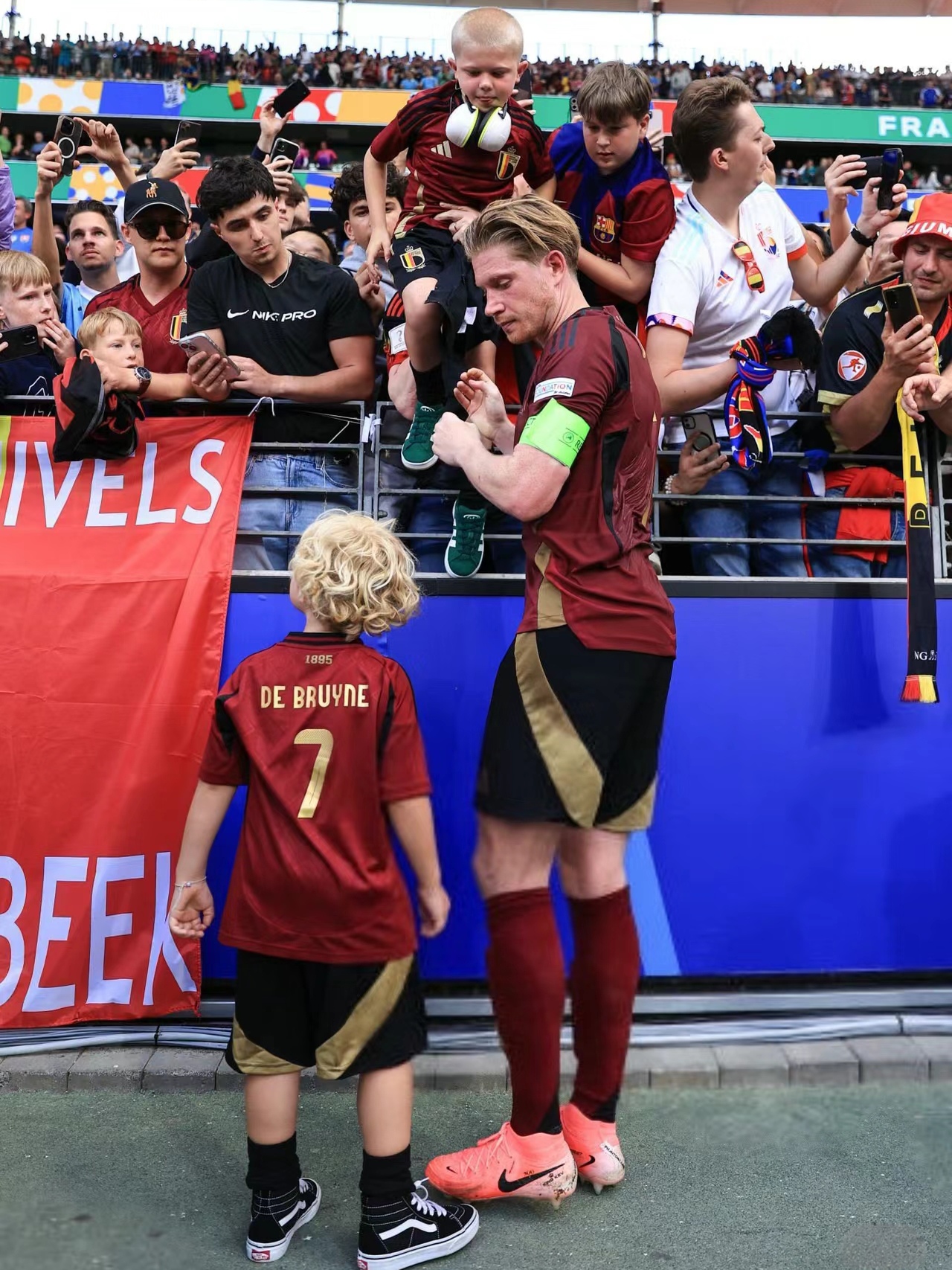 佛罗伦萨队员被红牌罚下一场比赛