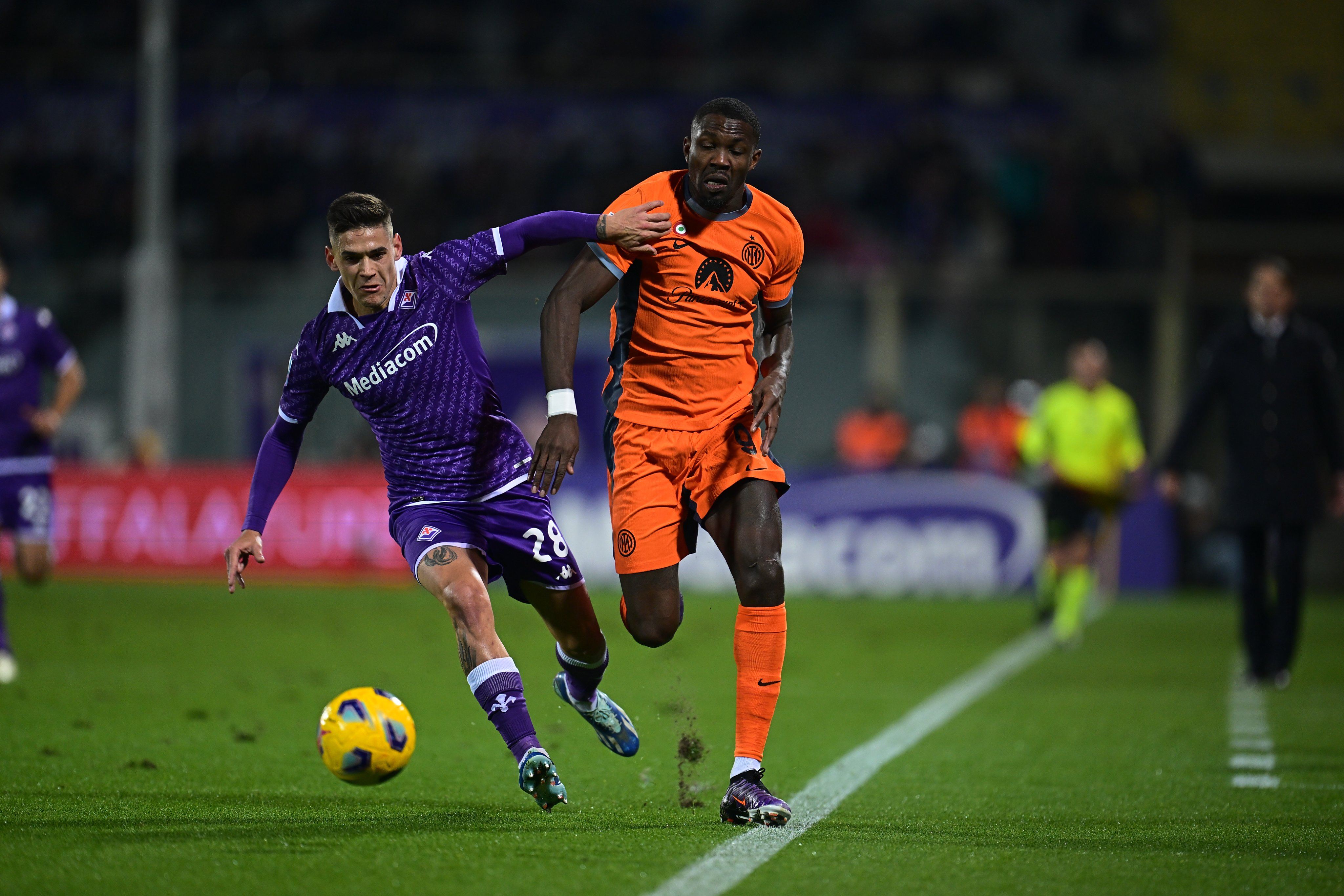 佛罗伦萨队员被红牌罚下一场比赛