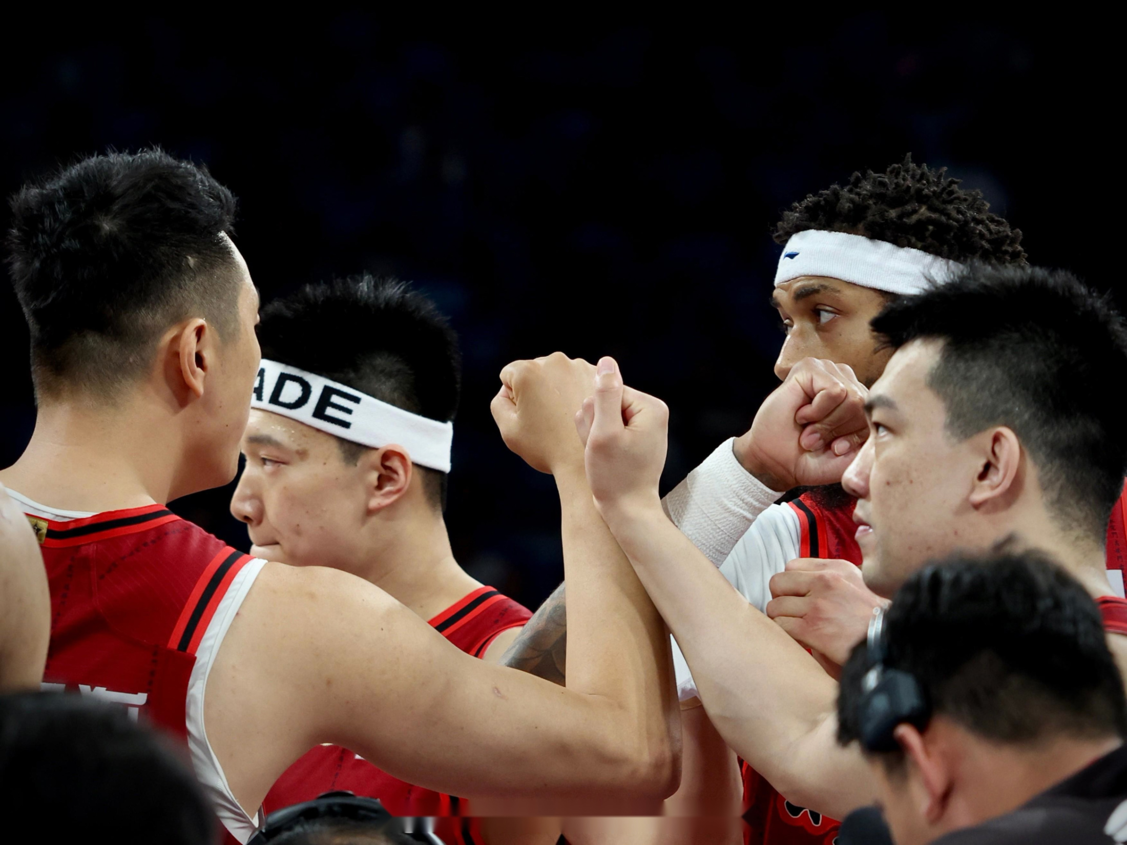 关于精英联赛决战一触即发，球员拼出风采的信息