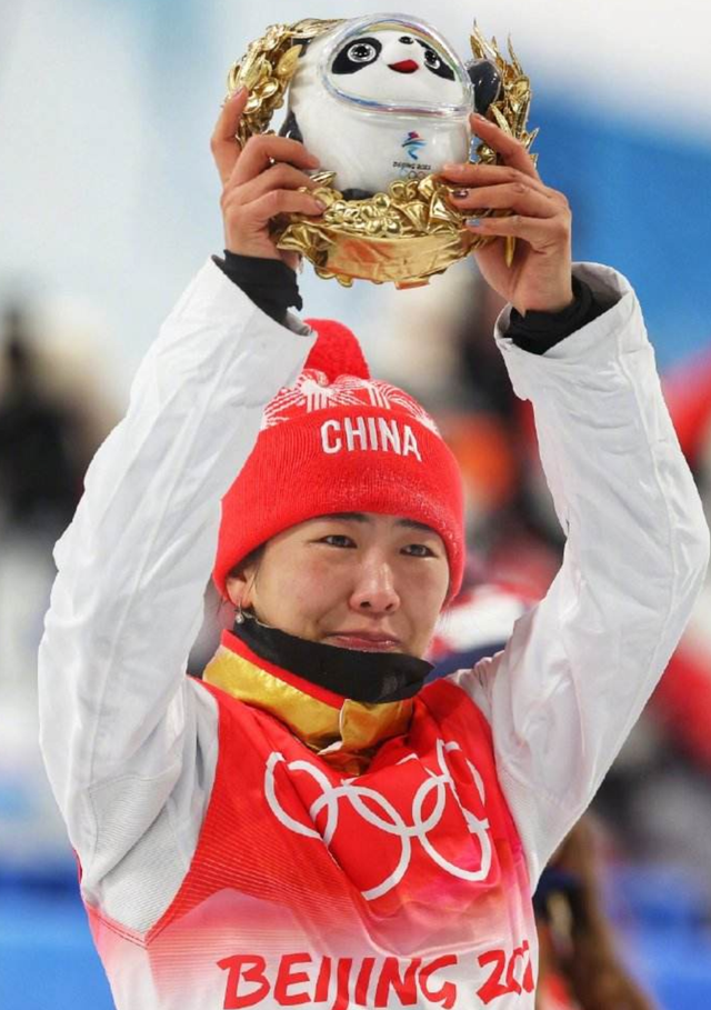 韩国击剑选手再次实现逆袭，笑纳冠军