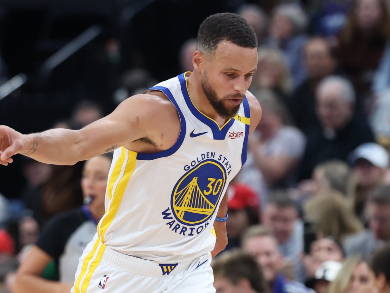 包含勇士主力受伤，球队战绩下滑的词条